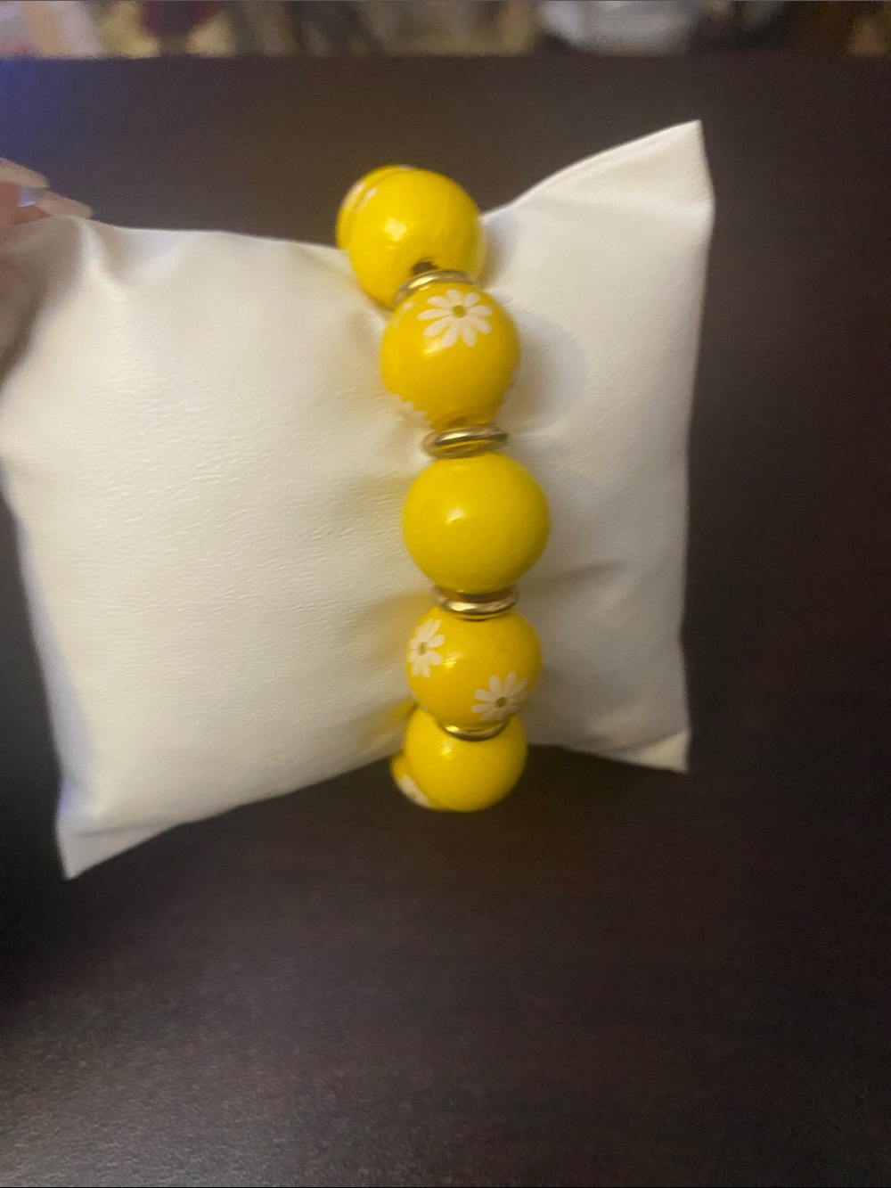 Vibrant Yellow Beaded Bracelet with Daisies